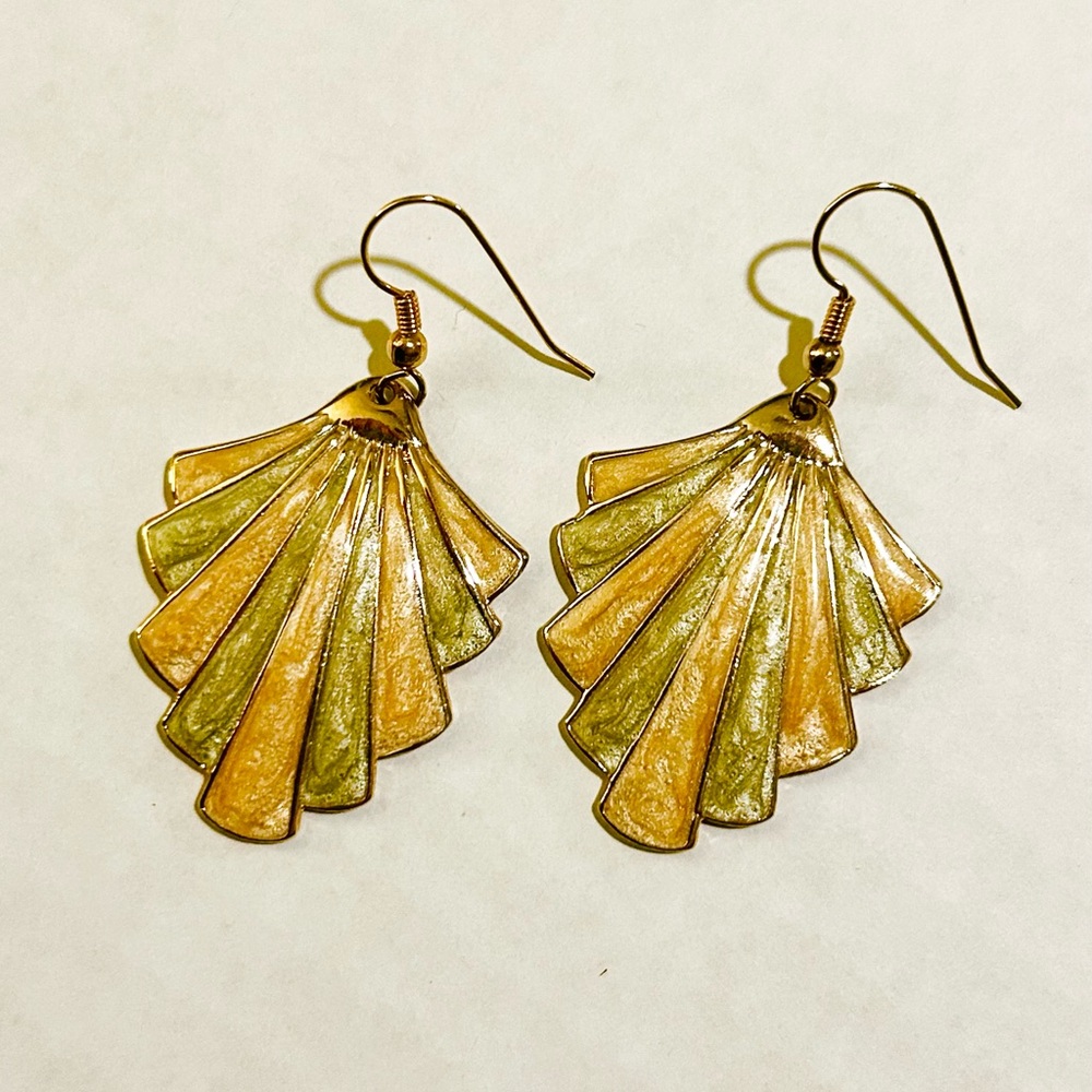 Vintage Shell Earrings Art Deco / Nouveau Gold Tone Fan Shaped Rose Gold & Cream